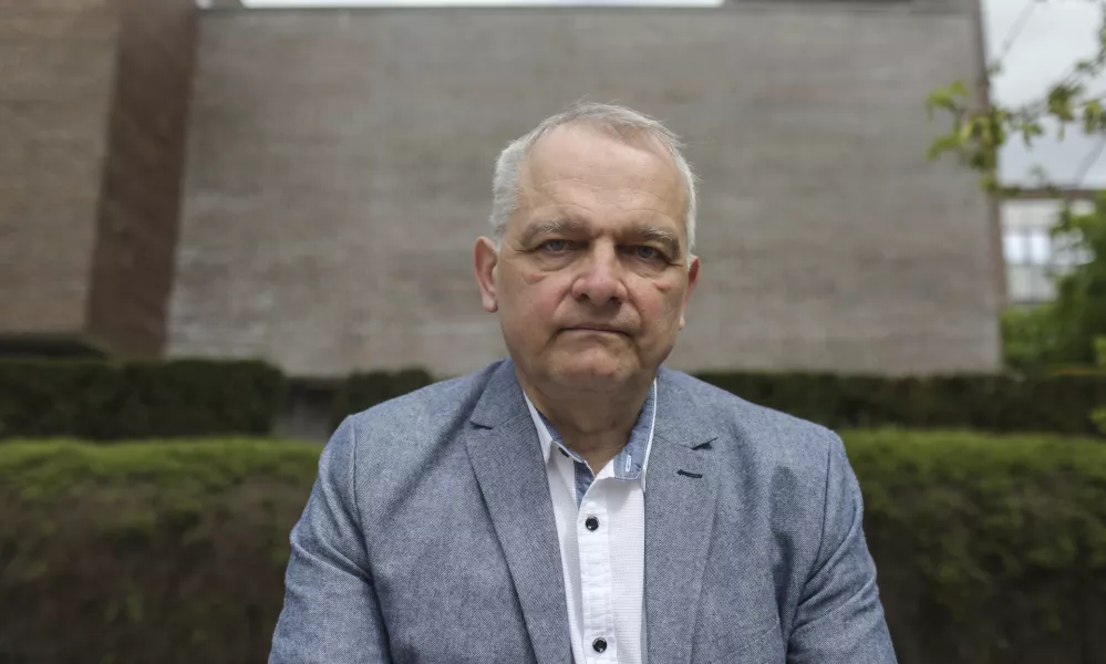 - 25.04.2022 &ndash; prof. dr. Alojz Ihan, specialist klinične mikrobiologije in imunologije //FOTO: Jaka GasarOPOMBA: ZA OBJEKTIV - INTERVJU - 2022