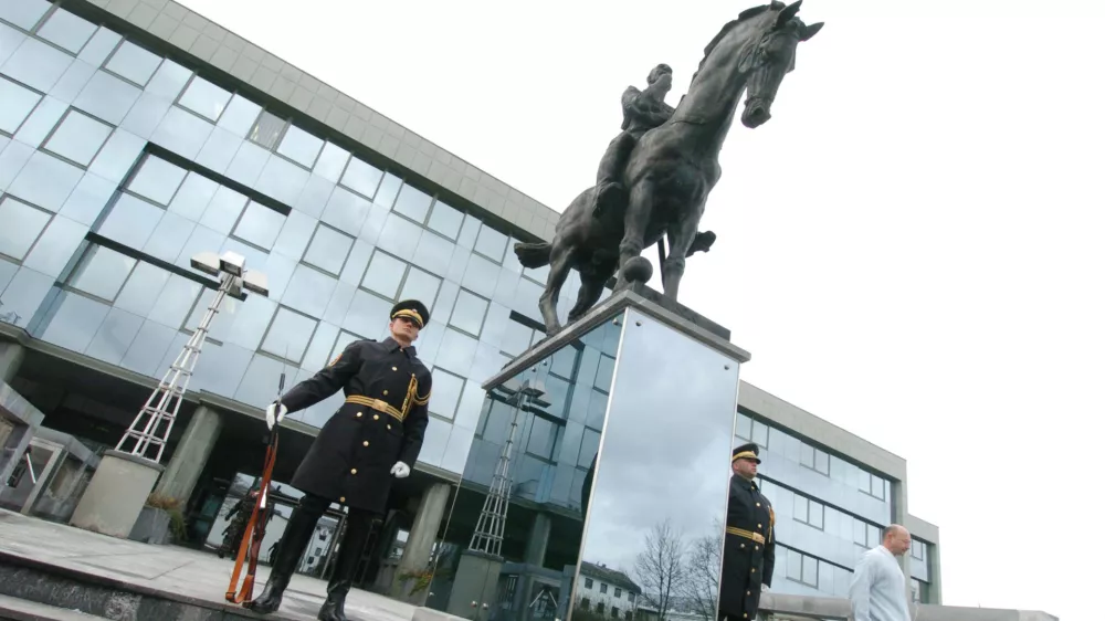 23. november državni praznik, dan Rudolfa Maistra - spomenik MORS, Kardeljeva plo&scaron;čad 25, Ministrstvo za obrambo, gardist,,stavba /FOTO: Bojan Velikonja OPOMBA: ZA OBJAVO V ČASOPISU DNEVNIK