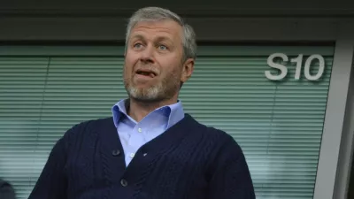 FILE PHOTO: Roman Abramovich, who was at the time the owner of Chelsea soccer club, arrives for the Champion's League semi-final second leg soccer match against Atletico Madrid at Stamford Bridge in London April 30, 2014.  REUTERS/Toby Melville/File Photo