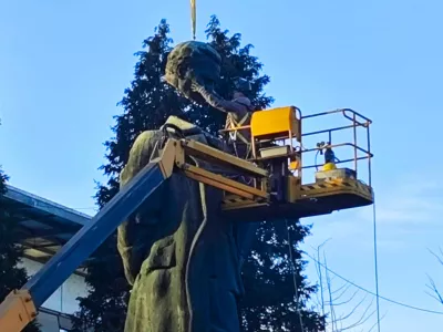 Velenje, Titov trg.Velenjska obcina je danes obnovila Titov spomenik.