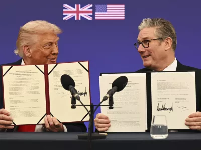 President Donald Trump and Britain's Prime Minister Keir Starmer announce an agreement between the two countries during a joint press conference at Chequers near Aylesbury, England, Thursday, Sept. 18, 2025. (Leon Neal/Pool Photo via AP)