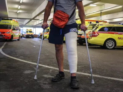 - simbolična fotografija - zdravstvo - re&scaron;evalno vozilo (re&scaron;ilec) - prva pomoč - po&scaron;kodba - - 10.08.2016 - Interna klinika UKC v Ljubljani - internistična prva pomoč   //FOTO: Luka Cjuha.