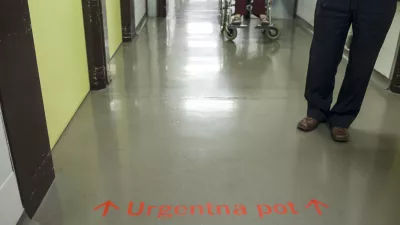 urgentna pot- 04.06.2015 - Univerzitetni klinični center v Ljubljani - Internistična prva pomoč (IPP), specialistična služba, del Urgentnega bloka Univerzitetnega kliničnega centra v Ljubljani - Urgentni blok UKC - urgenca -  ///FOTO: Luka Cjuha.