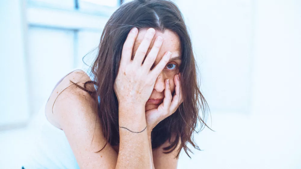 Irena Z. Tomažin: &Scaron;e ena igra solz, album in performans, Emanat in Gledali&scaron;če Glej, 2025