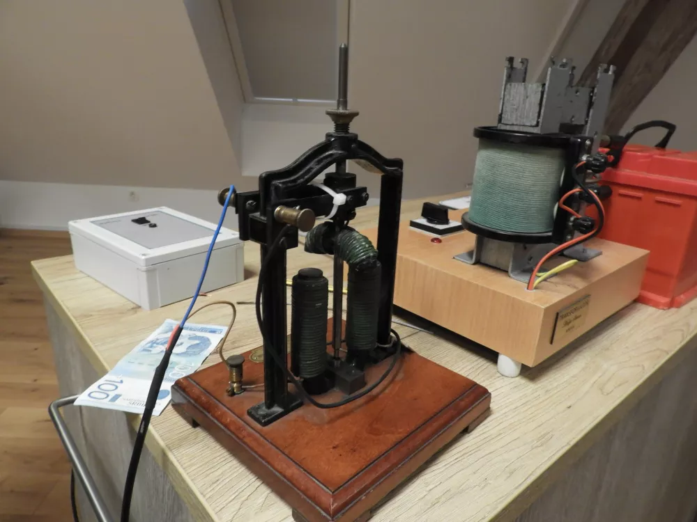 istosmerni elektromotor, poskus tesla / Foto: Katja Petrovec