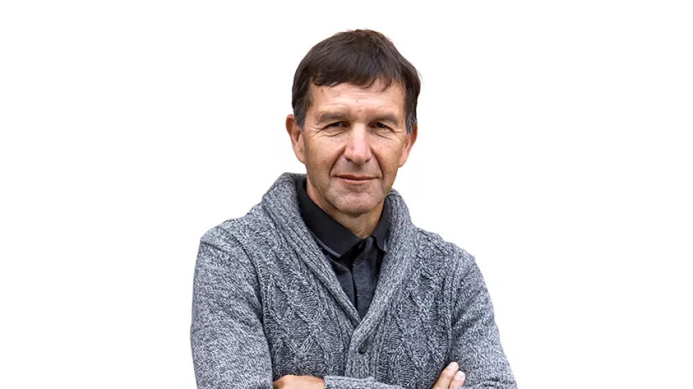 samo za ONLINE, Bogdan Bi&scaron;čak, politični analitik, biv&scaron;i politik strank LDS in Zares.//FOTO: Bojan Velikonja