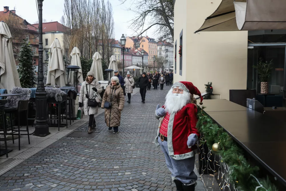 - 09.12.2025. - Praznični božično novoletni sejem v Ljubljani.//FOTO: Bojan Velikonja