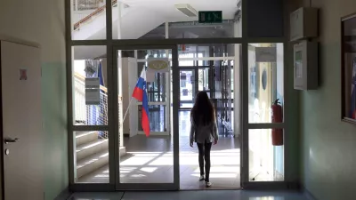 Star&scaron;i zahtevajo novo &scaron;olo, občina vztraja pri prizidku