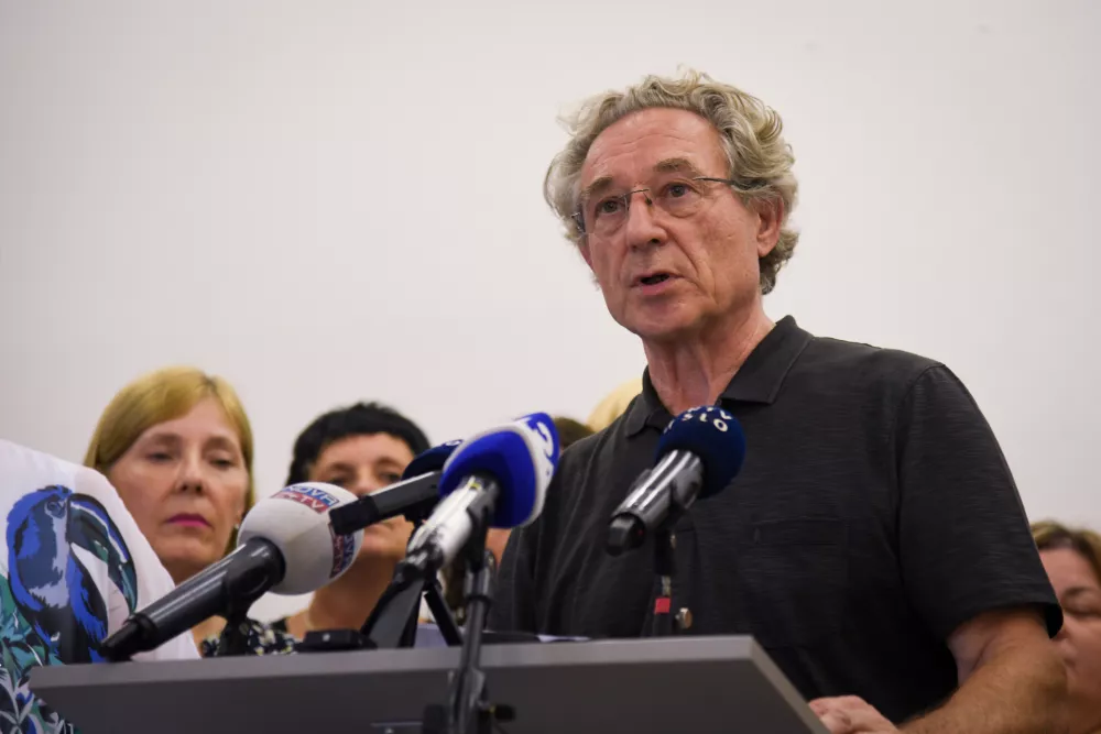 Ljubljana, Sviz.Izjava za medije po izredni seji glavnega odbora Sindikata vzgoje, izobrazevanja, znanosti in kulture Slovenije.Glavni tajnik Sviz Branimir Strukelj.