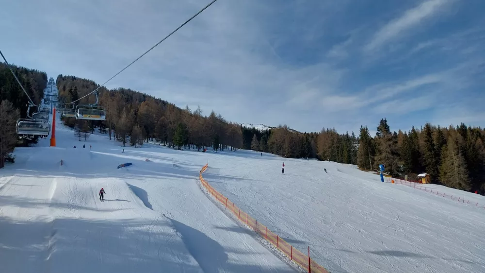 Smuči&scaron;če Fannberg se pona&scaron;a z &scaron;irokimi programi, bolj zahtevne smučarje pa navdu&scaron;ita tudi dve krj&scaron;i črni progi. 