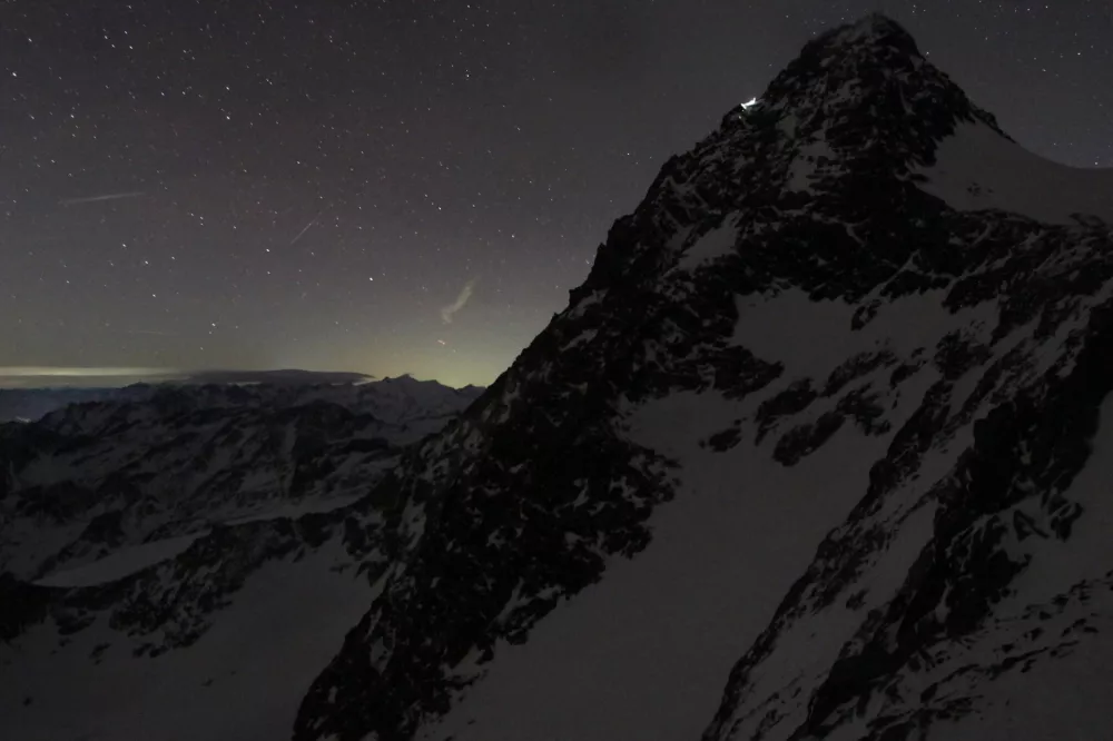 Ena zadnjih fotografij, s katere je razviden položaj planincev. / Foto: Fotowebcam.eu