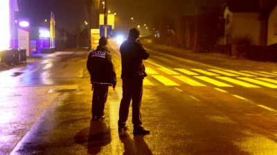 - policist - javna uprava - kazenska politika- 19.01.2015 - Ttržaška cesta pri Dolgem mostu - Policija - nadzor prometa - policijska prometna patrulja - poostrena kontrola cestnega prometa v nočnih urah - //FOTO: Bojan Velikonja