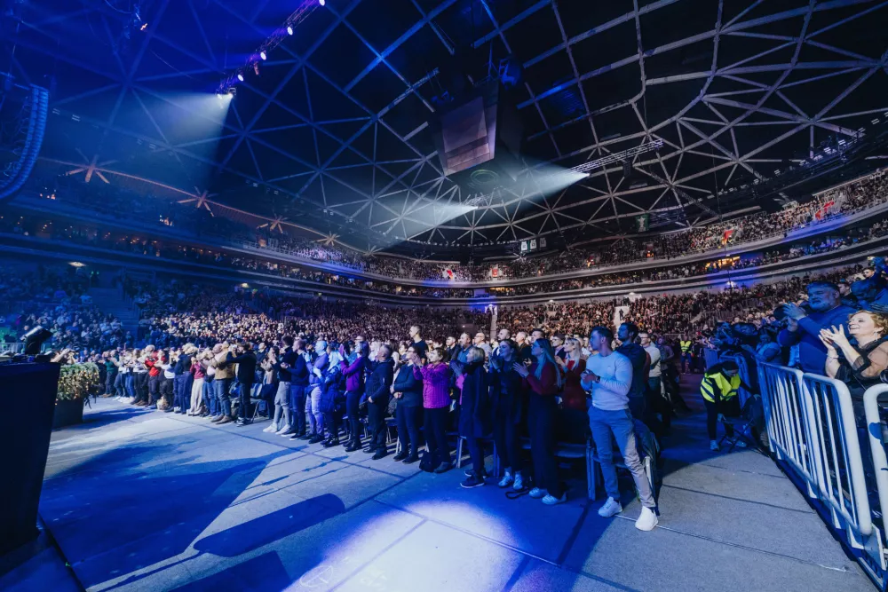 Avseniki razprodali Stožice 