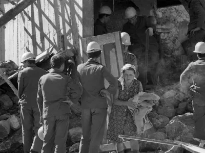Gorje Breginjke pred ru&scaron;evinami hi&scaron;e po potresu leta 1976. / Foto: Nace Bizilj/hrani Mnzs