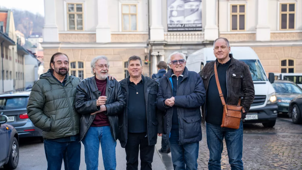 Ljubljana, Galerija Vzigalica.Pogovor s clani zasedbe Buldozer ob 50. letnici izida njihovega prvenca.