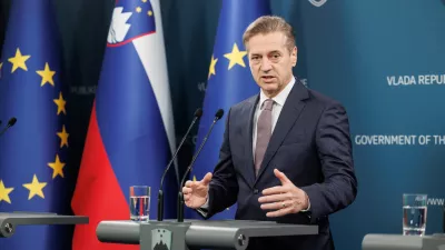 Ljubljana, vlada.Izjava predsednika vlade Roberta Goloba in ministra za kohezijo in regionalni razvoj Aleksandra Jevska.Predsednik vlade Robert Golob.