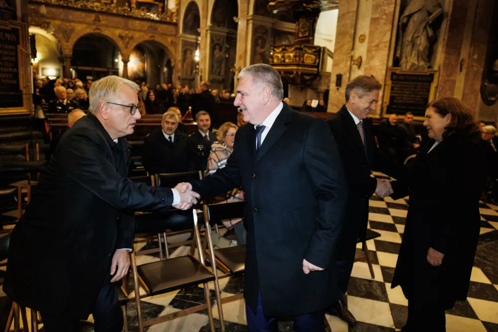 Ljubljana, stolnica sv. Nikolaja.Masa za domovino ob dnevu samostojnosti in enotnosti.Predsednik SD ter gospodarski minister Matjaz Han in predsednik DZ Marko Lotric.