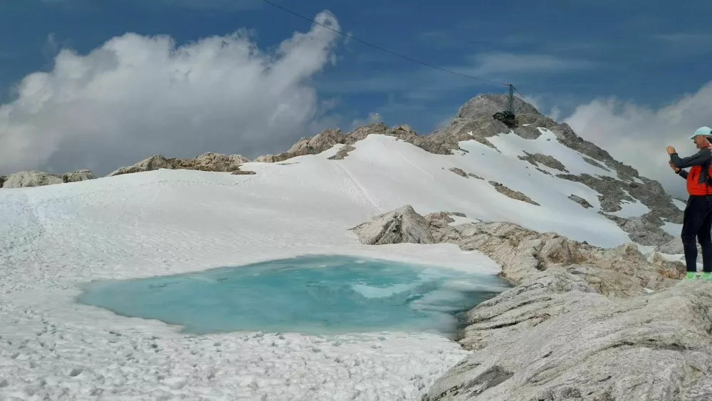 DachsteinPred vročinskim valom pobegnili na ledenik