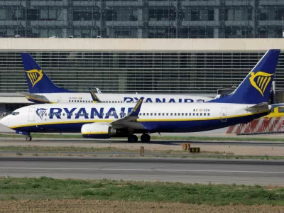 FILE PHOTO: Two Boeing 737-8AS passenger aircrafts of Ryanair airline, taxi on a runway at Malaga-Costa del Sol airport, in Malaga, Spain, May 3, 2024. REUTERS/Jon Nazca/File Photo