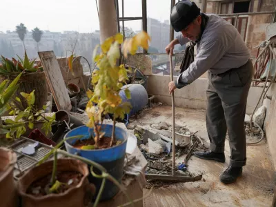 Spopadi v Alepu kažejo na težave z vključevanjem Kurdov v vojsko