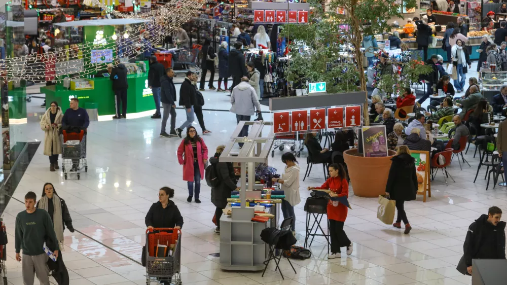 23.12.2025 - Praznično nakupovanje - BTC - Nakup daril - gneča - trgovinaFoto: Luka Cjuha