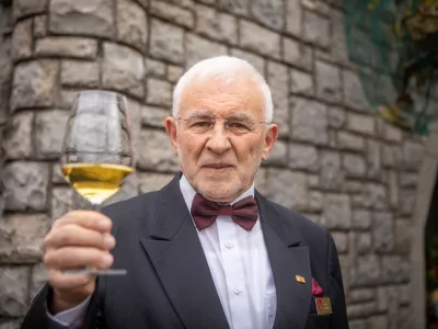 16.12.2025 - Ivan Per&scaron;olja legenda slovenskih sommelierjev sommelieFoto: Luka Cjuha