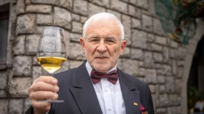 16.12.2025 - Ivan Per&scaron;olja legenda slovenskih sommelierjev sommelieFoto: Luka Cjuha