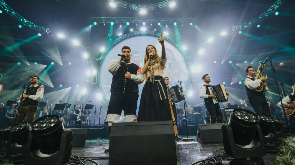 Ansambel Sa&scaron;a Avsenika je prvič stopil na oder v dvorani Stožice. F Žan Zajc