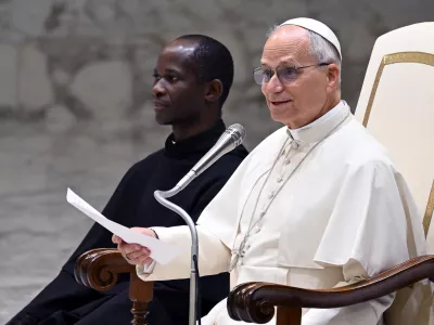 22 December 2025, Vatican, Vatican City: Pope Leo XIV (R) attends an audience with Vatican employees in the Paul VI Hall at the Vatican to exchange Christmas greetings. Photo: Alessia Giuliani/IPA via ZUMA Press/dpa
