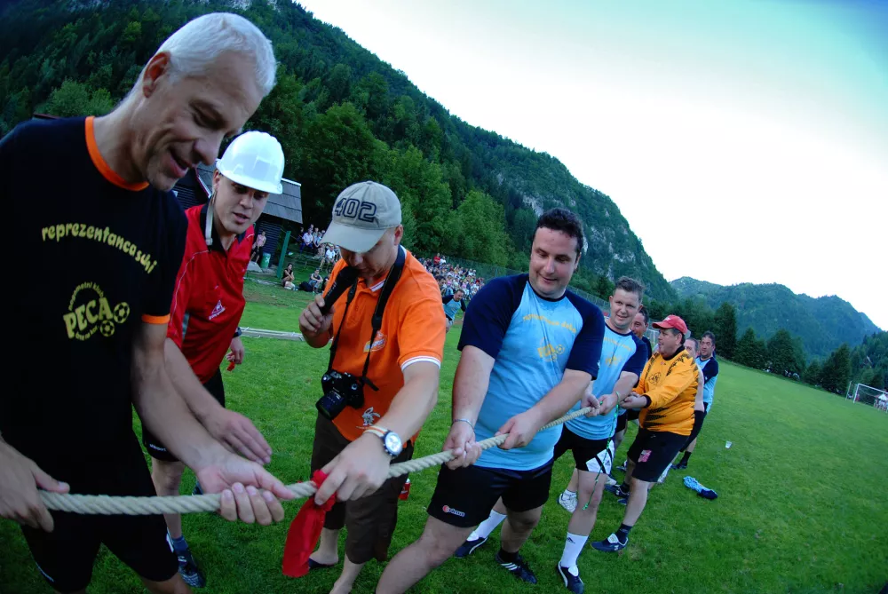 debeli-suhi; vlečenje vrvi namesto enajstmetrovk