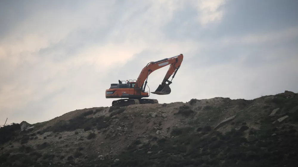 23 December 2025, Palestinian Territories, Jenin: Israeli bulldozers are seen working in the abandoned Jewish settlement of Sa'anur, south of Jenin in the West Bank, in preparation for the return of Jewish settlers, following the Israeli government's approval of their return. Photo: Nasser Ishtayeh/SOPA Images via ZUMA Press Wire/dpa