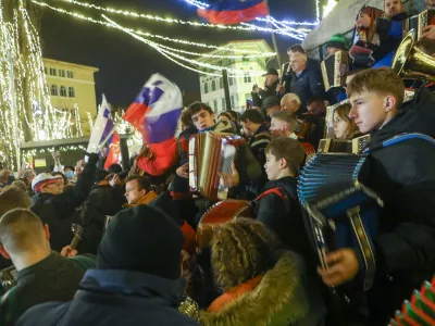 26.12.2025 - Pre&scaron;ernov trgu v Ljubljana shod harmonikarjev - harmonikaFoto: Luka Cjuha