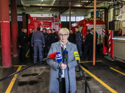 Novo Mesto, Gasilsko-resevalni center Novo mesto.Predsednica republike Natasa Pirc Musar je obiskala zaposlene v dezurnih sluzbah.