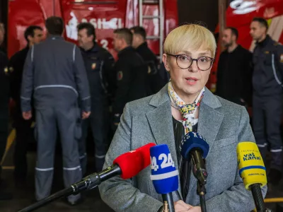 Novo Mesto, Gasilsko-resevalni center Novo mesto.Predsednica republike Natasa Pirc Musar je obiskala zaposlene v dezurnih sluzbah.