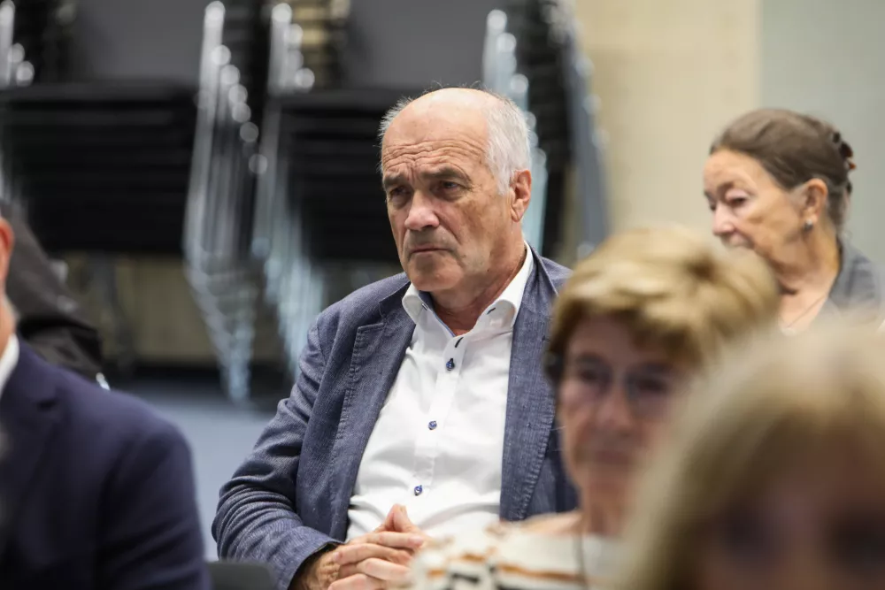 Po recesiji prihaja &scaron;ibka rast, a Slovenija ne more računati na bolj&scaron;e čase