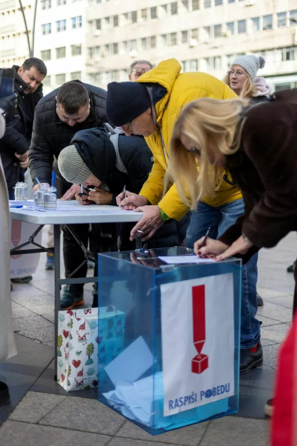 Citizens sign a petition calling for snap parliamentary elections during a student-led protest campaign, in Belgrade, Serbia, December 28, 2025. REUTERS/Djordje Kojadinovic