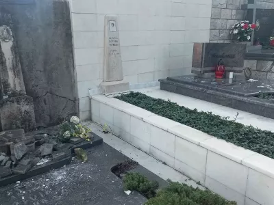 po&scaron;kodovani grobovi