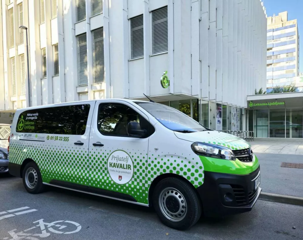 Občane moti, da stare zavese kazijo podobo ljubljanskega magistrata