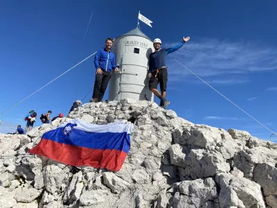 Triglav, Aljažev stolp, vrh, slovenska zastava