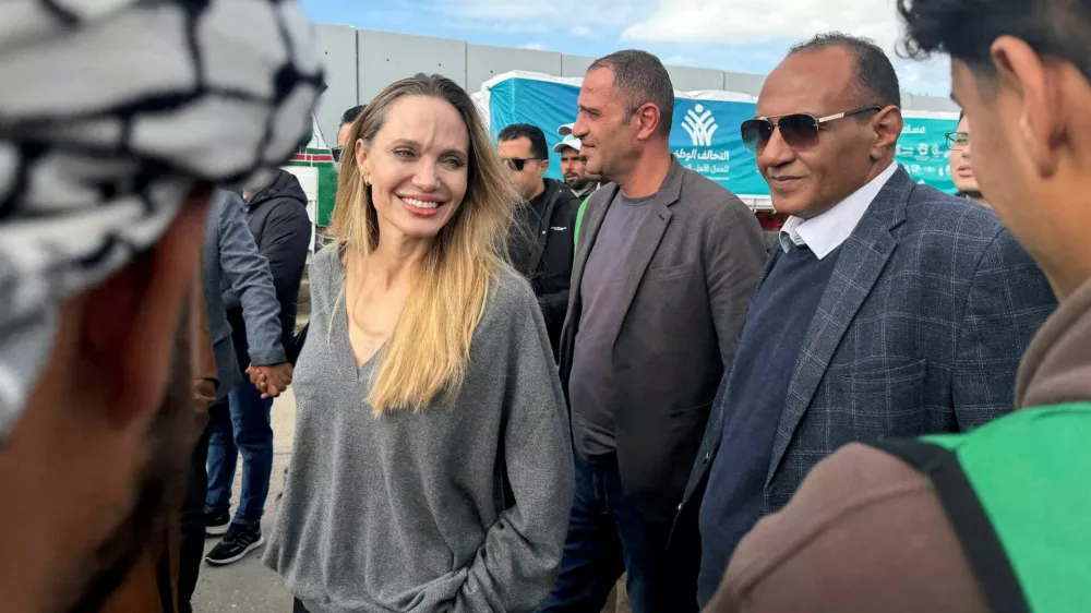 Actor Angelina Jolie visits near the Rafah border crossing between Egypt and the Gaza Strip, in Rafah, Egypt, January 2, 2026. REUTERS/Stringer   TPX IMAGES OF THE DAY