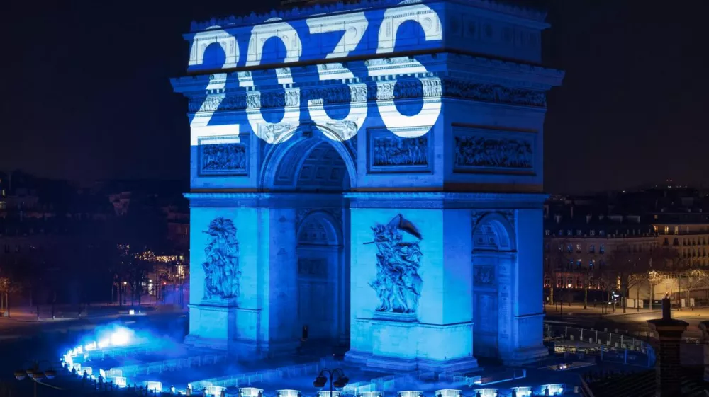 Pogled na "napačno" letnico. / Foto: Associationantoinealleno/instagram