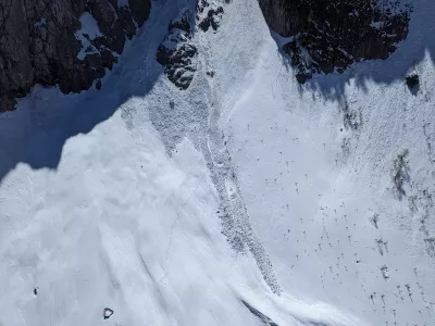 Gornika na območju &Scaron;pikovega grabna odnesel snežni plaz 