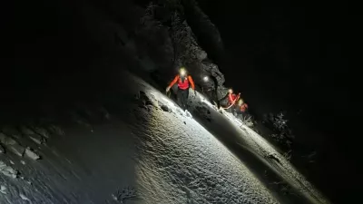 Gorsko reševanje pohodnika s Črne prsti v snežnem metežu. 