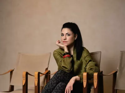 Umetnica Jasmina Cibic: Vztrajanje, ko ni aplavza, je politična gesta