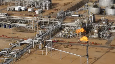 FILE PHOTO: A flame burning natural gas is seen at an heavy-crude treatment plant operated by Venezuela's state oil company PDVSA, in the oil rich Orinoco belt, near Cabrutica at the state of Anzoategui April 16, 2015. Picture taken on April 16, 2015. REUTERS/Carlos Garcia Rawlins/File Photo