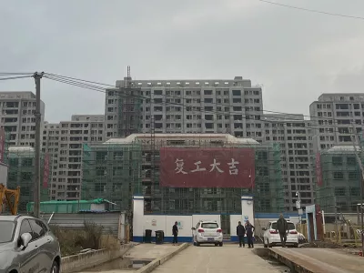 Stanovanja bodo po petih letih prejeli vsi zaposleni. Foto: AP