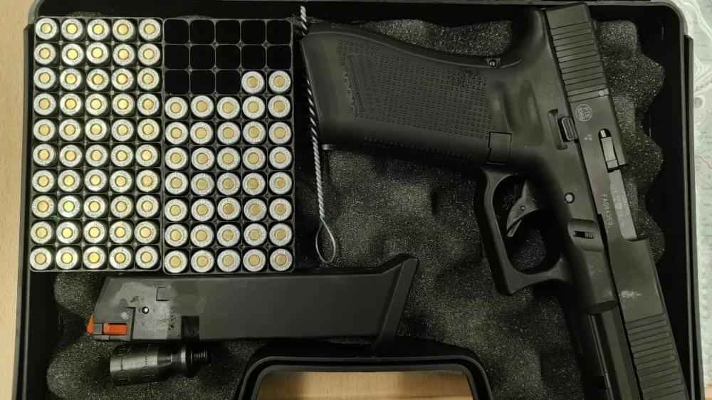 pi&scaron;tola s plinskimi naboji