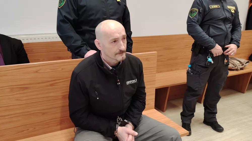 Obsodbo za napad z nožem razveljavili zaradi napake sodnice