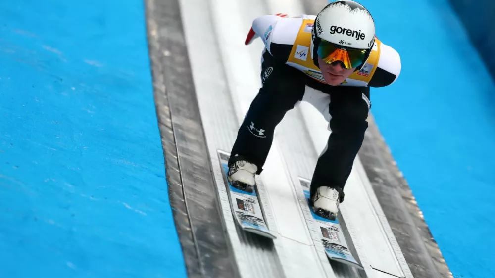 Domen Prevc z zmago v kvalifikacijah povabil na veliko slavje