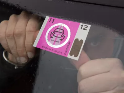 - letna avtocestna vinjeta za osebna vozila na slovenskih avtocestah - cena letne vinjete 2011 - 95 EUR  ///FOTO: Luka Cjuha / Foto: Luka Cjuha